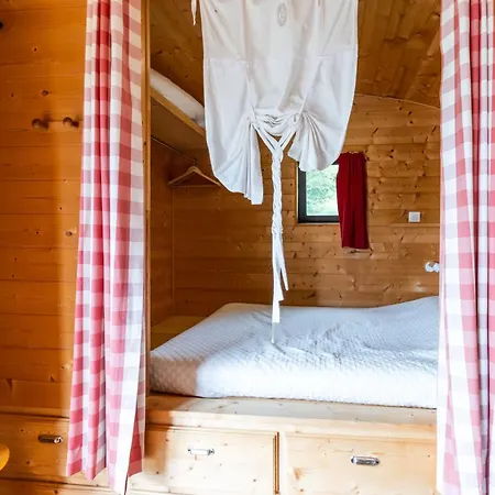 Feriehus Tiny House, Clim Et Bassin *